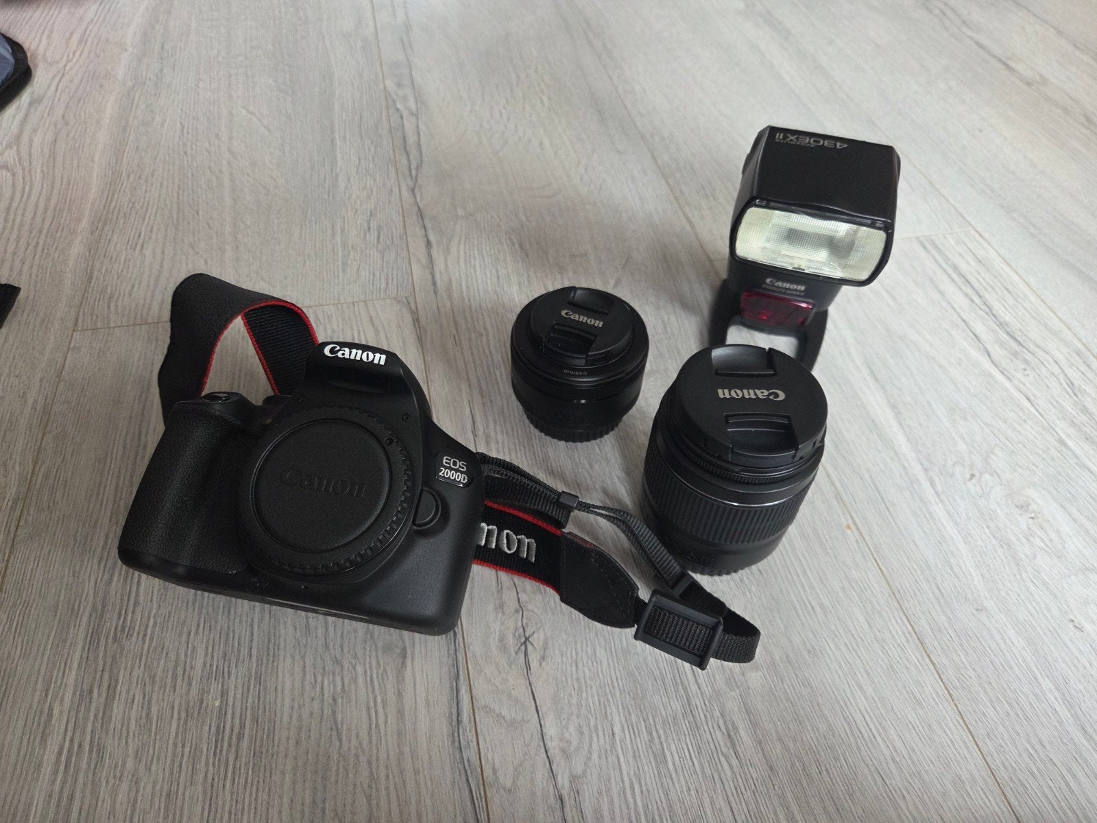 Canon 2000D + extra lenzen & accessoires, Ophalen, Zo goed als nieuw, Spiegelreflex, Canon