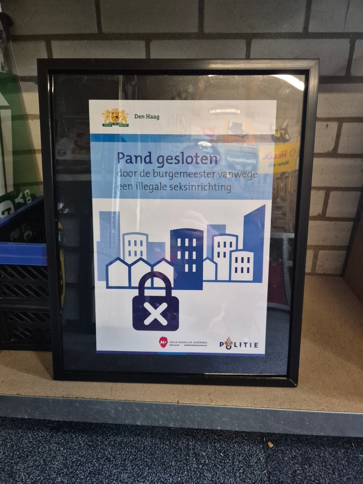 Pand gesloten illegale sexinrichting den haag, Verzamelen, Militaria | Algemeen, Ophalen of Verzenden, Landmacht, Nederland, Foto of Poster