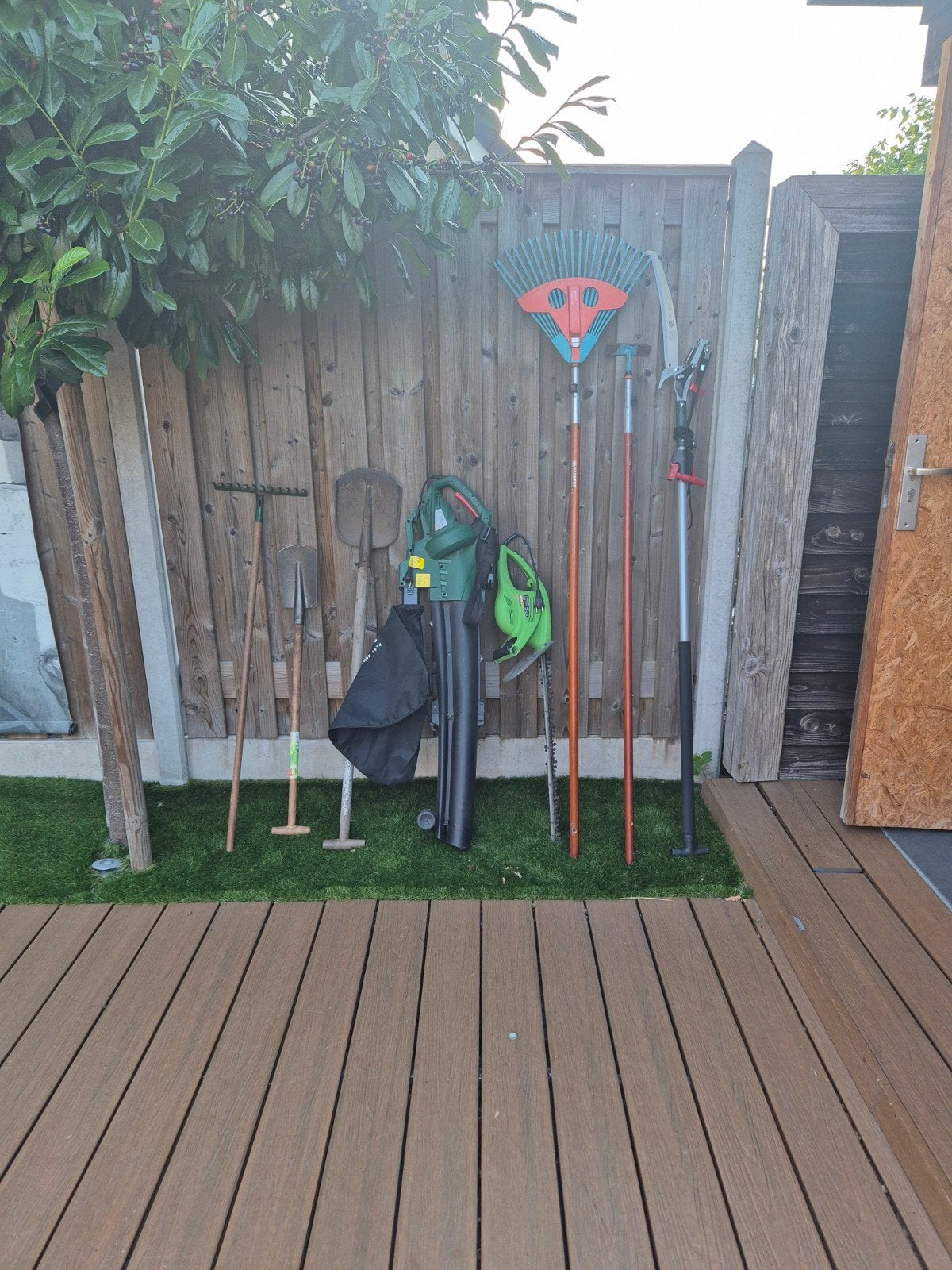 Tuin gereedschap set: hark, schep, heggenschaar, bladblazer, Ophalen, Gebruikt, Hark, Gardena, Eurom