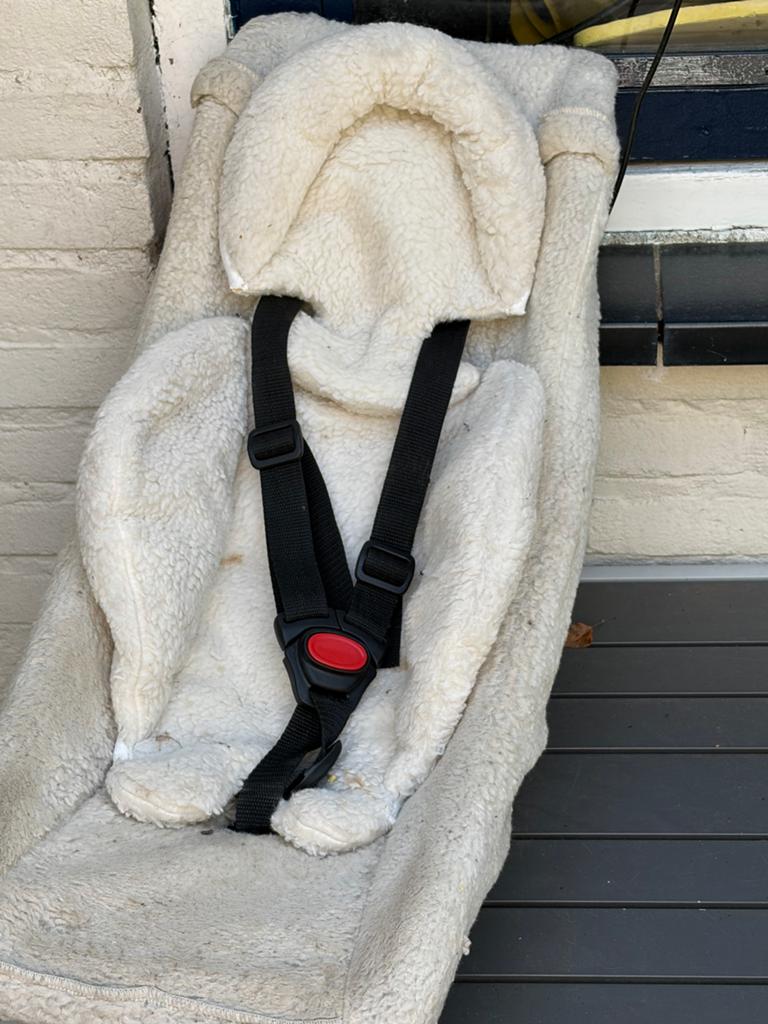 Babyzitje voor bakfiets - comfortabel en veilig, Kinderen en Baby's, Autostoeltjes, Gebruikt, Overige methoden, Zijbescherming