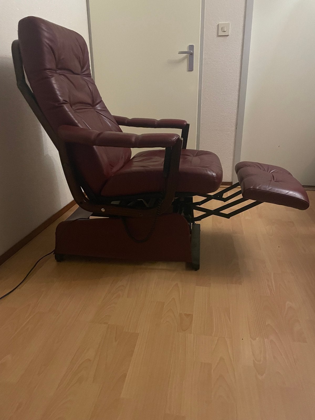Relaxed elektrische sta-op stoel, Ophalen of Verzenden, Gebruikt, Leer, 75 tot 100 cm
