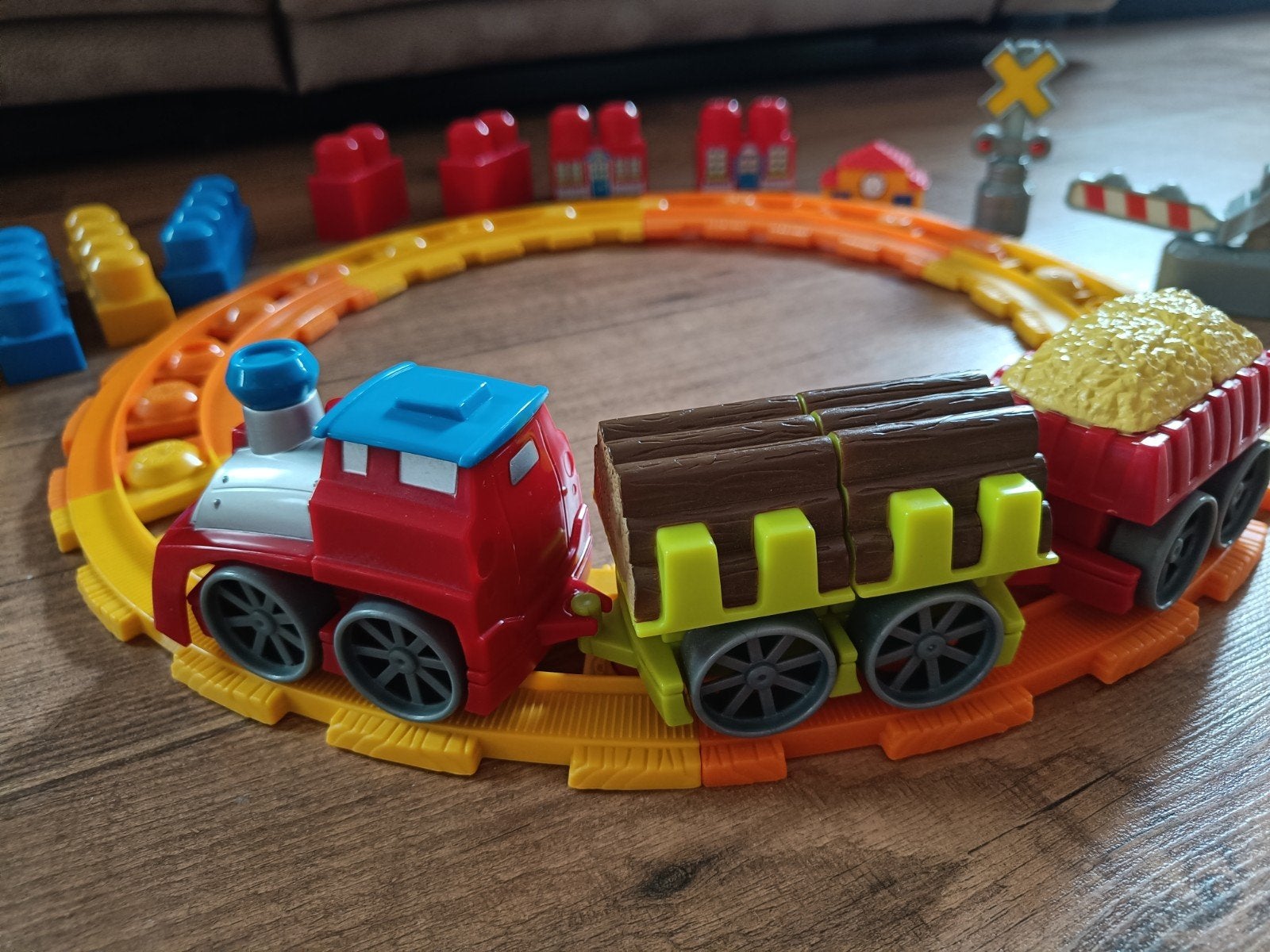 Megabloks (soort Duplo), first builders, trein, boerderij et, Ophalen of Verzenden, Zo goed als nieuw, Megabloks