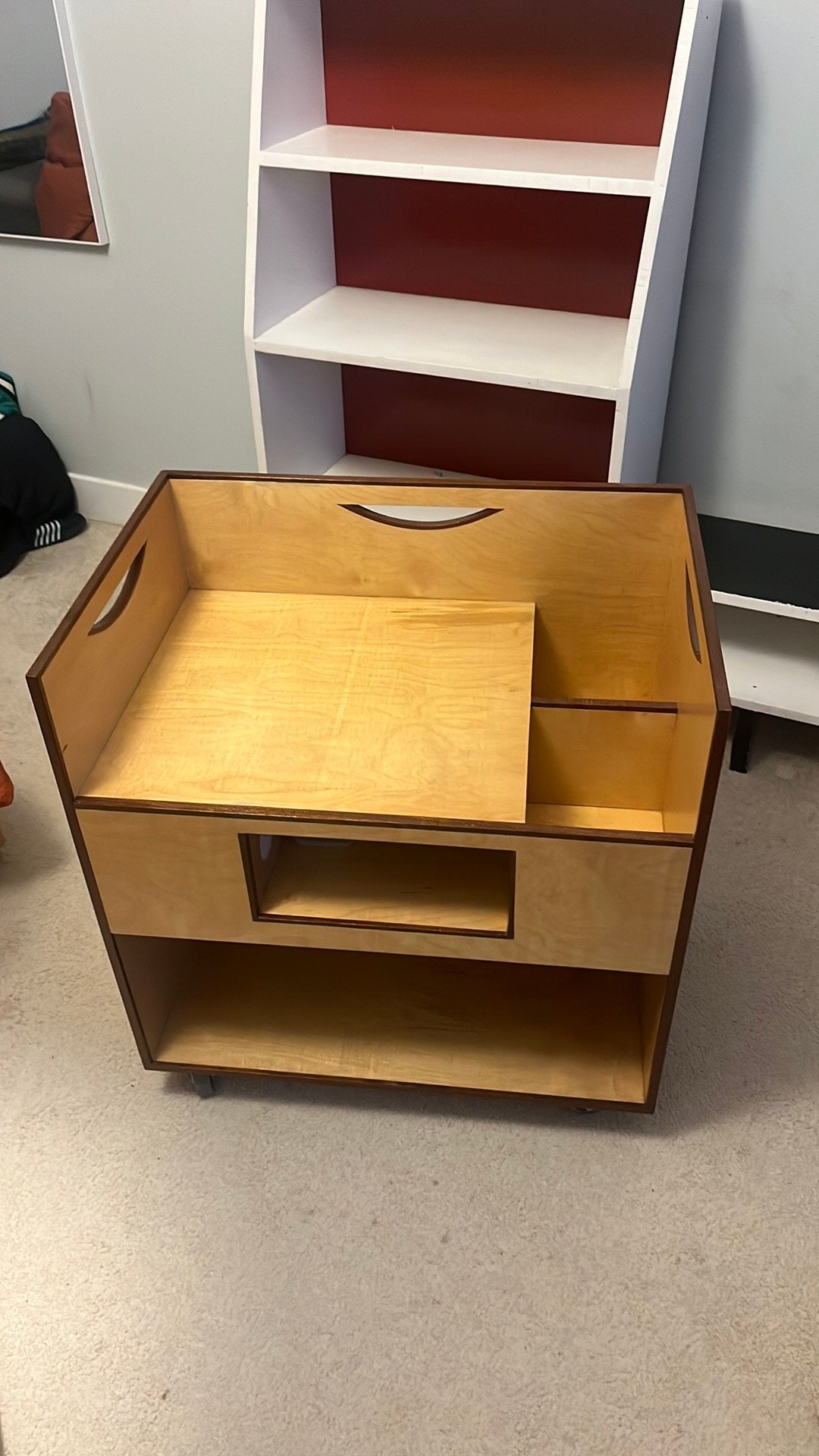 houten bijzettafel, kastje op wieltjes, nachtkastje, Ophalen of Verzenden, Zo goed als nieuw, Minder dan 45 cm, 55 tot 70 cm