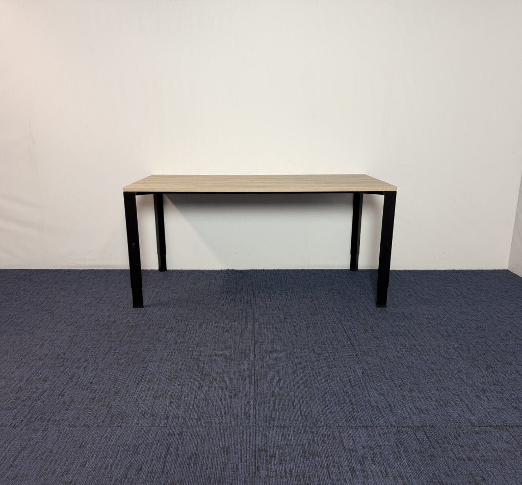 7 x Bureau Ahrend 700, nieuw blad, zwart frame, 160 x 80 cm.