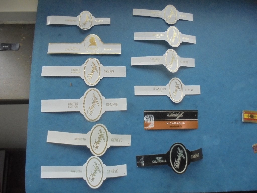 12 verschillende sigarenbanden DAVIDOFF, zie letter op band, Verzamelen, Rookartikelen, Aanstekers en Luciferdoosjes, Ophalen of Verzenden