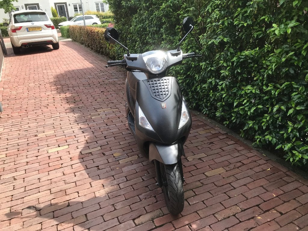 La Souris City 2020in izgst zwart 4500 km  blauwe plaat€475, Ophalen, 49 cc, Zo goed als nieuw, La souris city