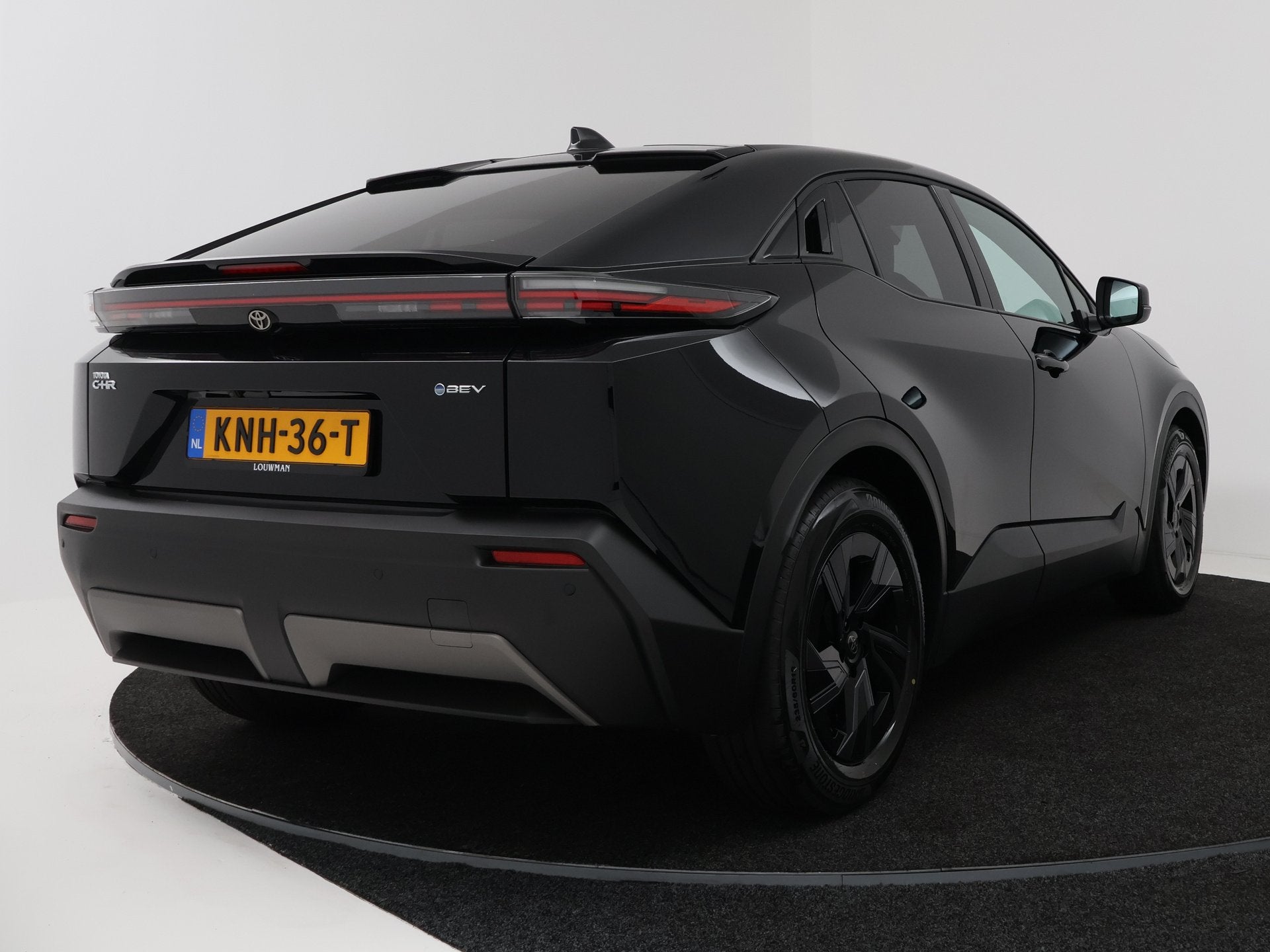 Toyota C-HR+ First Edition 77 kWh *EV Deal* | Navigatie | PD, Auto's, 24 min, Leder en Stof, Zwart, Origineel Nederlands