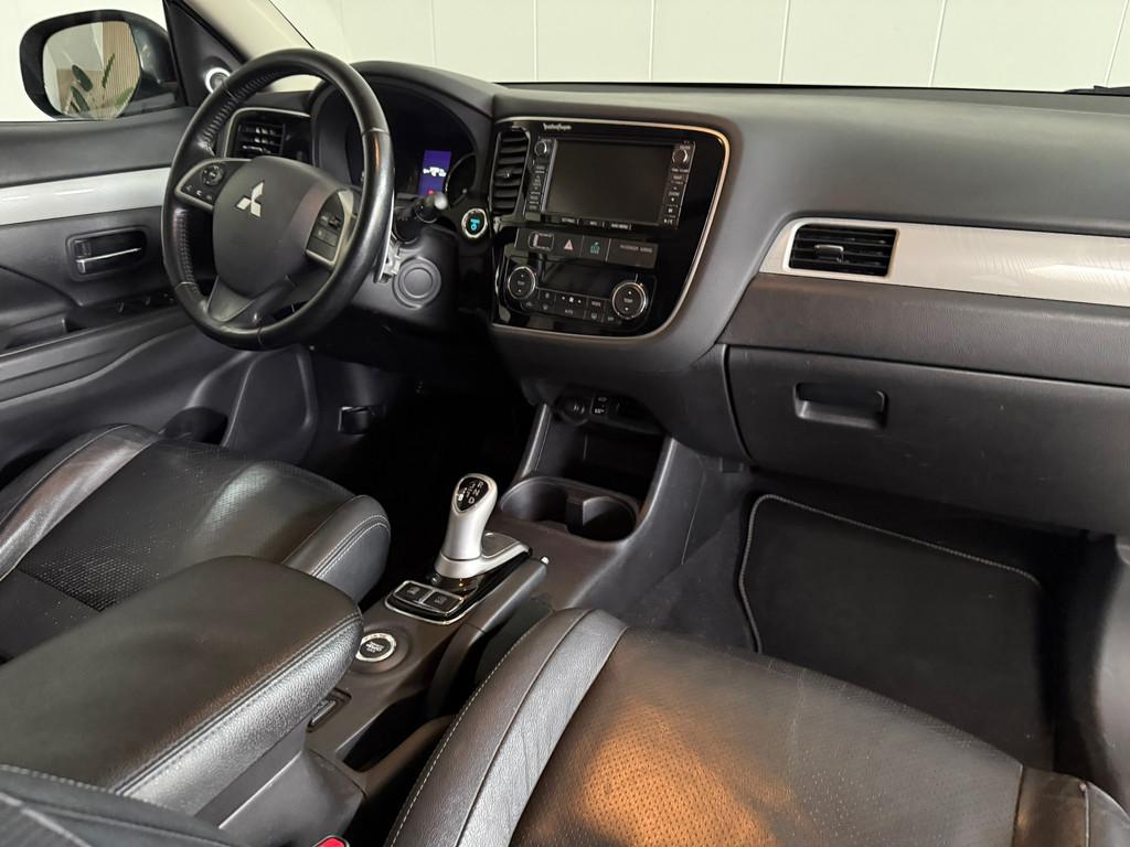 Mitsubishi Outlander 2.0 PHEV instyle Airco Automaat, Trekha, 4 cilinders, Wit, Vierwielaandrijving, Hybride Elektrisch/Benzine