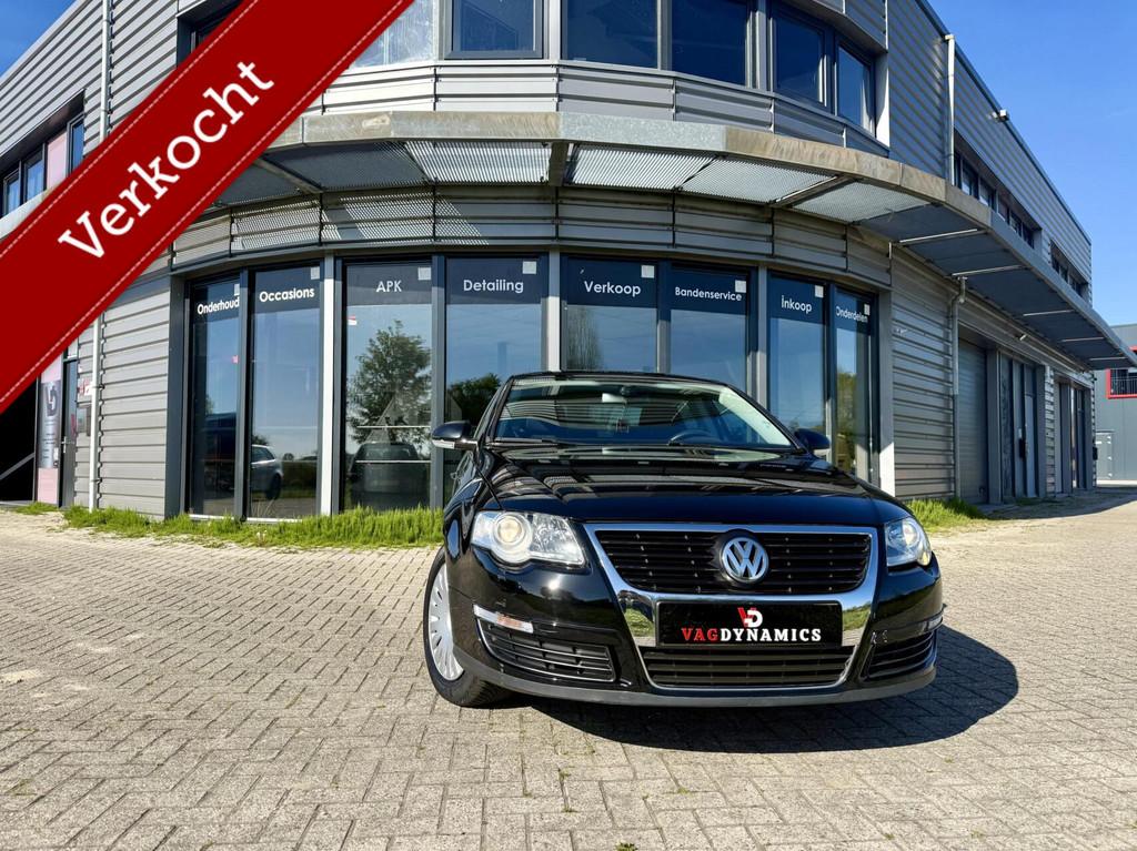 Volkswagen Passat 1.6 FSI 116 PK Carplay Trekhaak APK NAP, Gebruikt, 4 cilinders, 116 pk, Zwart