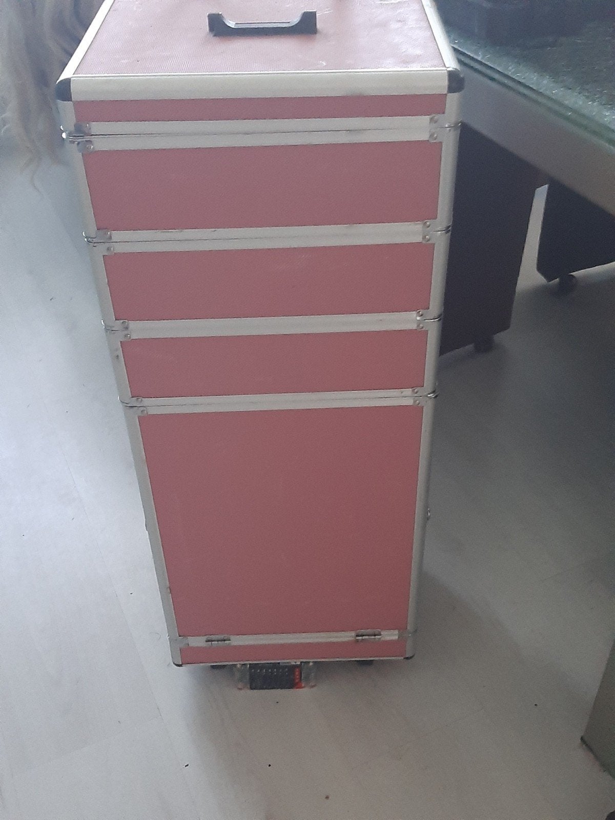 roze nagelsalon koffer inclusief toebehoren., Ophalen, Gebruikt, Roze, Handen en Nagels