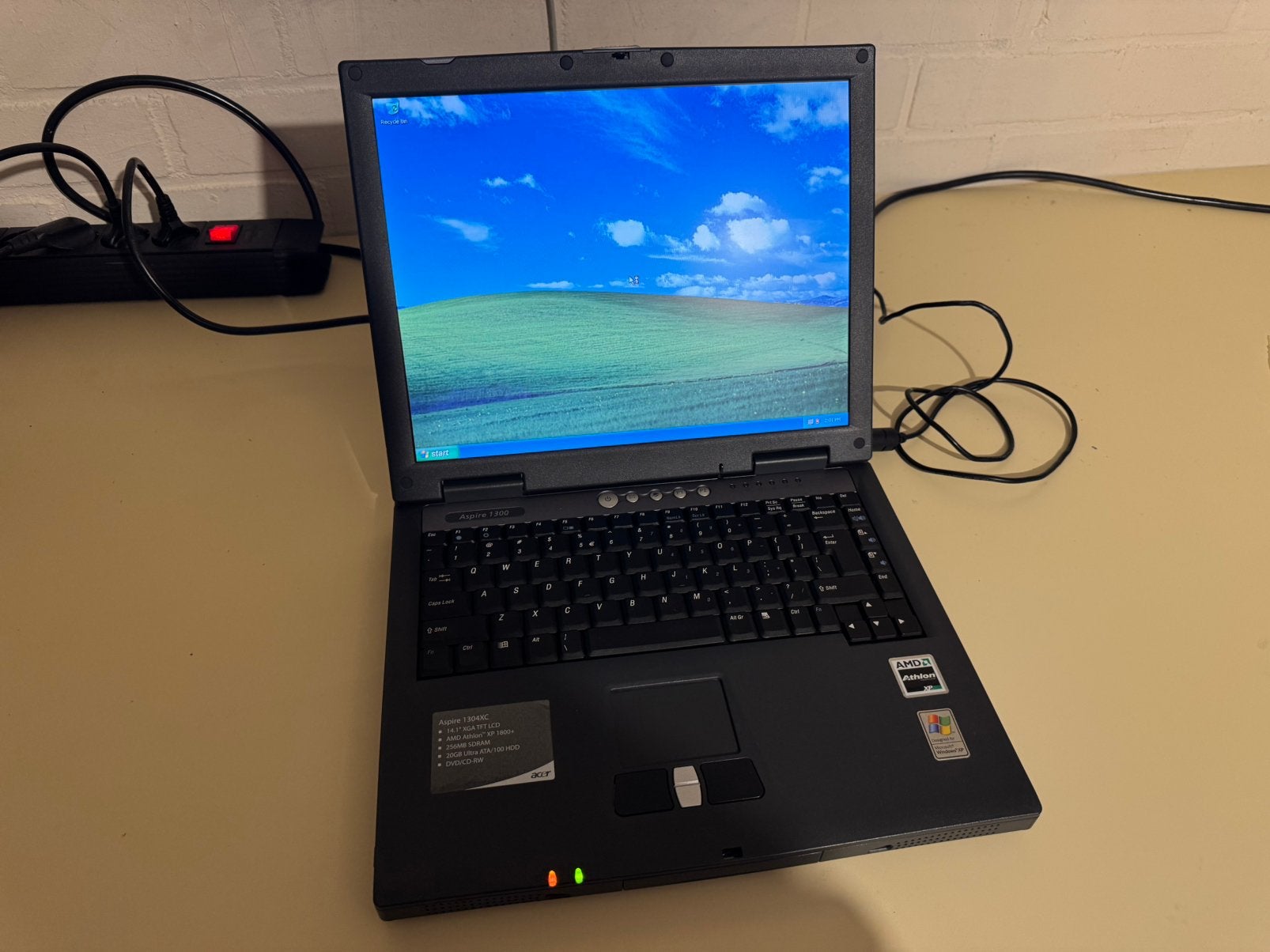 Acer Aspire 1304XC, 256MB RAM, 20GB HD met Windows XP SP3, Computers en Software, Vintage Computers, Ophalen of Verzenden
