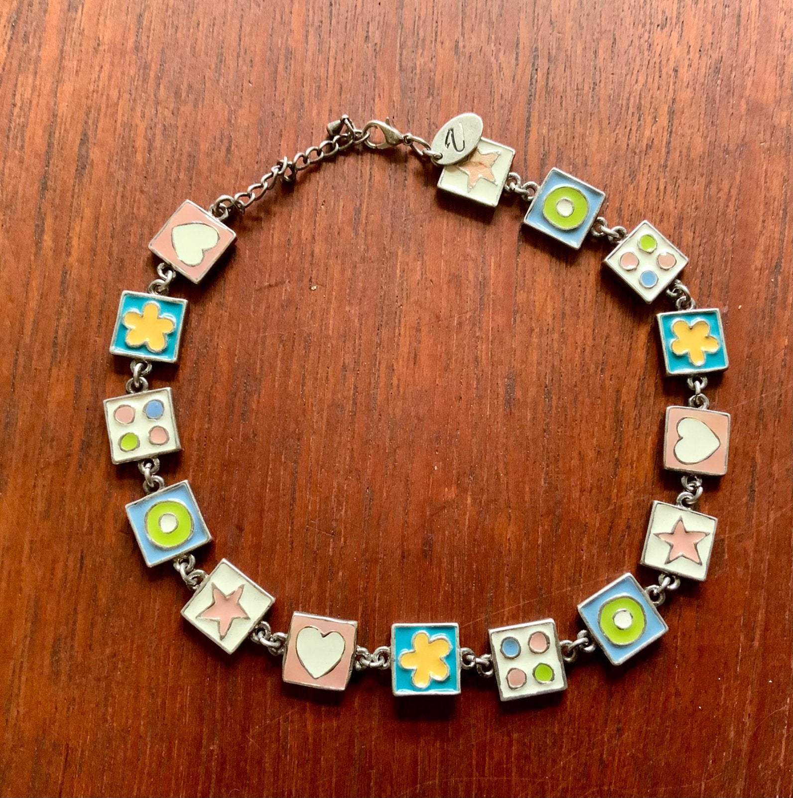 Geëmailleerde ketting Ágatha Ruiz de la Prada., Sieraden, Tassen en Uiterlijk, Ophalen of Verzenden, Zo goed als nieuw, Goud, Overige materialen