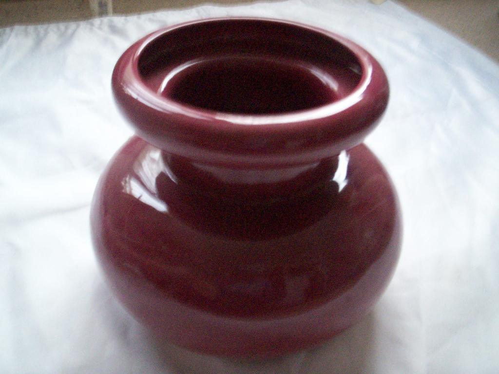 1x VAAS aardewerk donkerrood 5 en invers 18½ x max. 22½ cm., Overige kleuren, Aardewerk of Porselein, Ophalen of Verzenden, Zo goed als nieuw