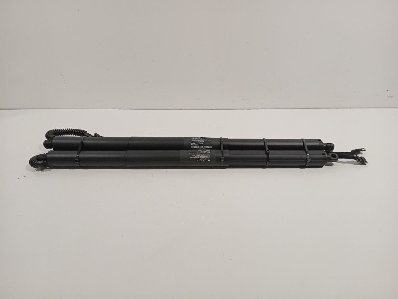 Gasdrukveerset achter BMW X3, Onderdelen@venauto.nl, Van der Ven Autorecycling B.V., Gebruikt, Ettenseweg 76, 4706 PB Roosendaal, The Netherlands