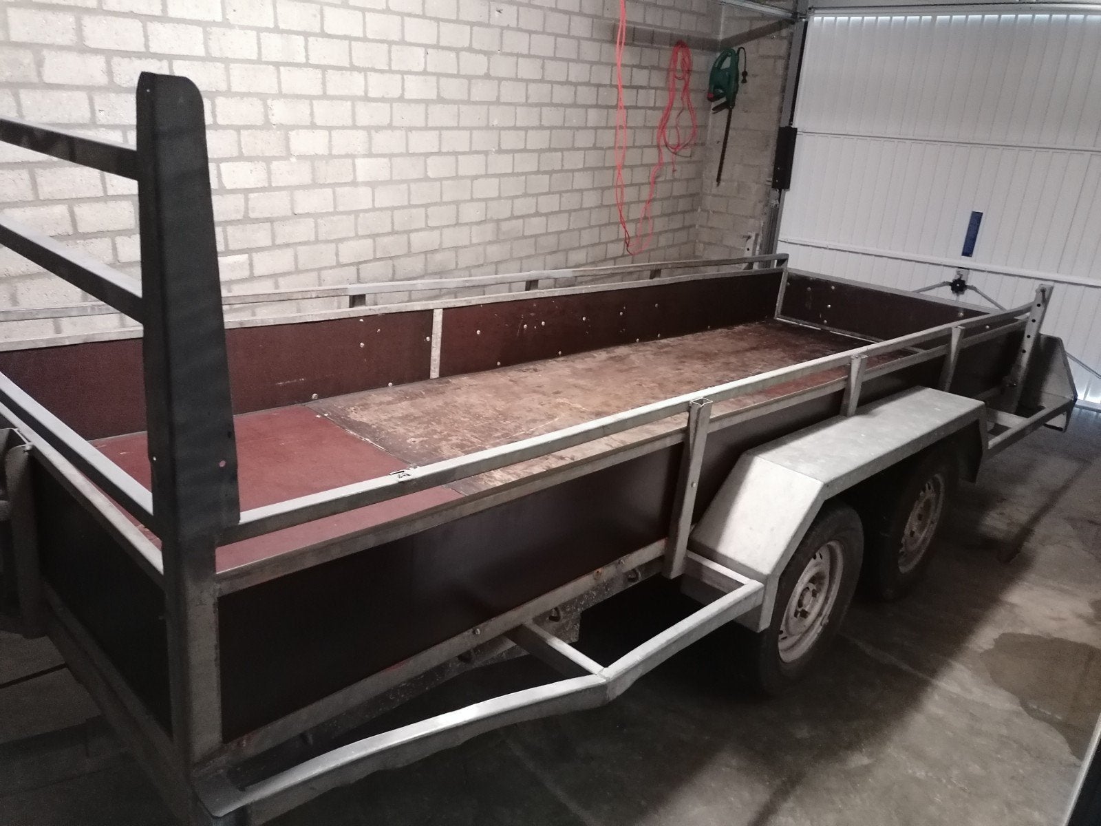 Mooie sterke Bakwagen

Bakmaat 4 meter lang x 130 cm breed, Ophalen
