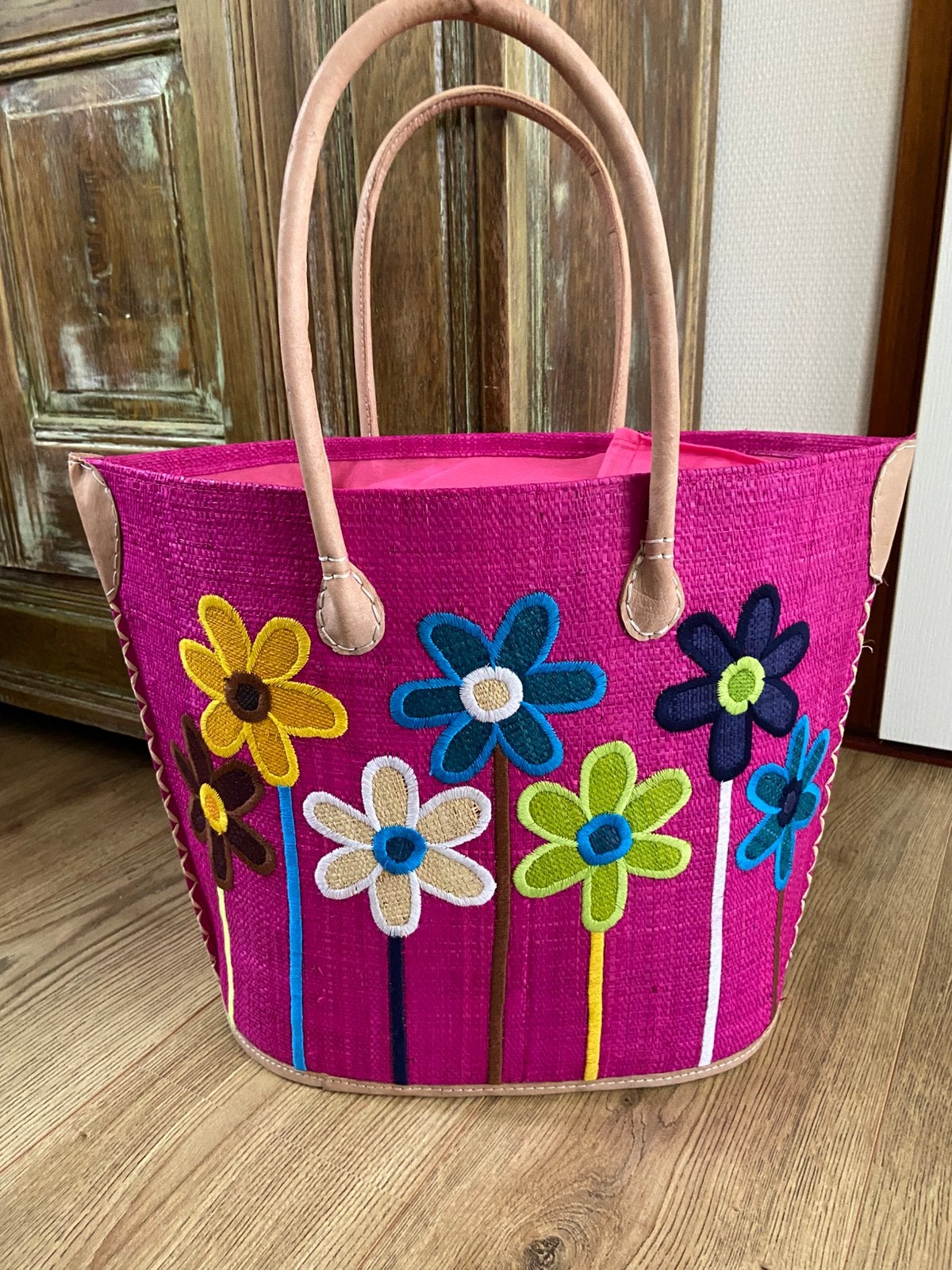 Prachtige mand roze met geappliceerde bloemen, Minder dan 40 cm, Minder dan 35 cm, Ophalen of Verzenden, Zo goed als nieuw