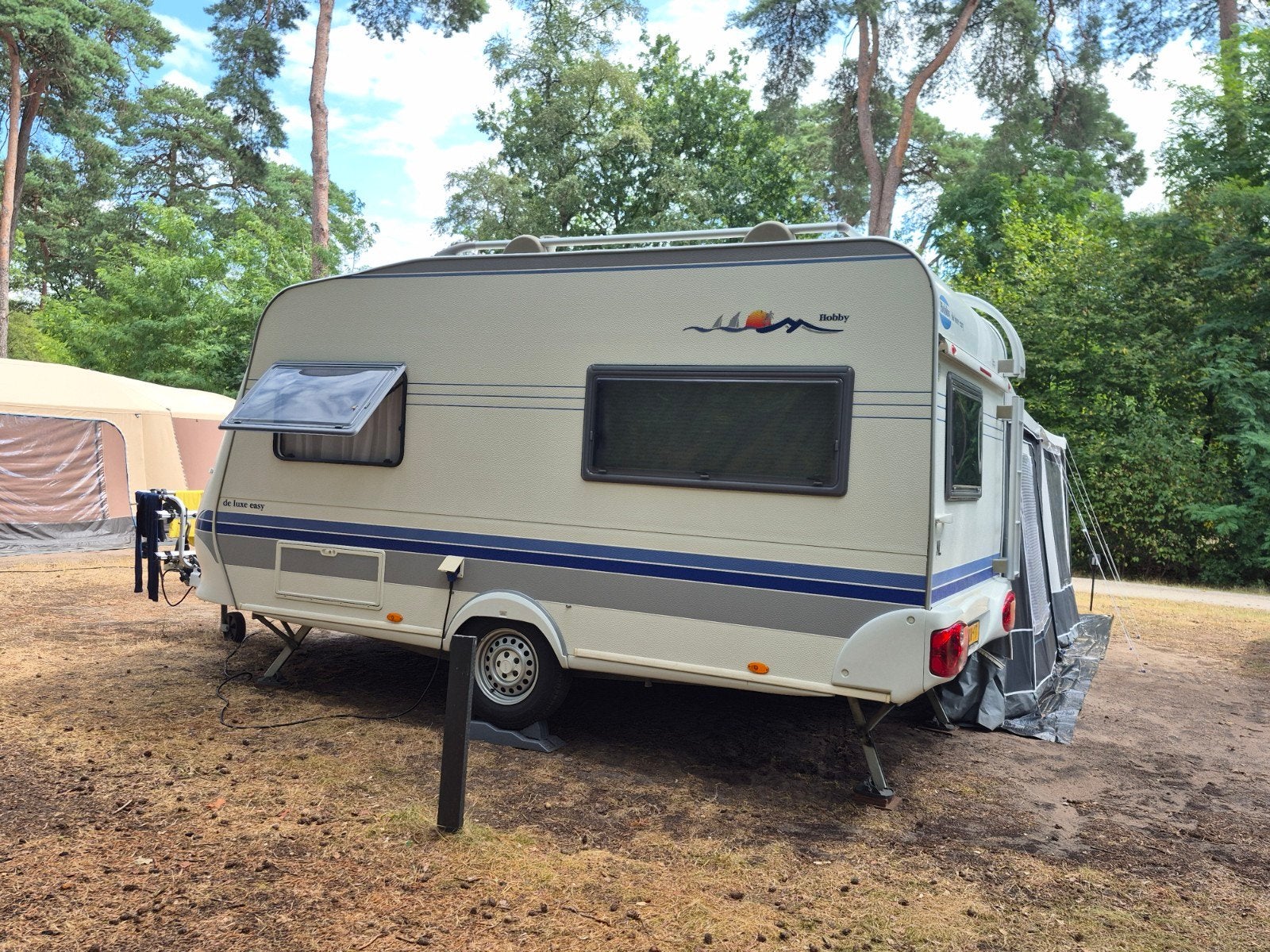 Hobby 400 SB uit 2003 voortent, luifel en zga nieuwe kussens, Caravans en Kamperen, Caravans, Hobby, Kachel, Treinzit, Particulier