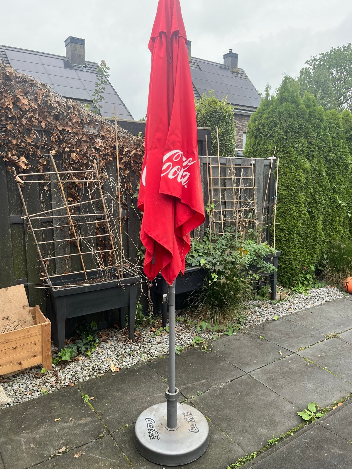 Foto 3 van Diverse horeca-items: Frietstandaard, parasol, krijtbord