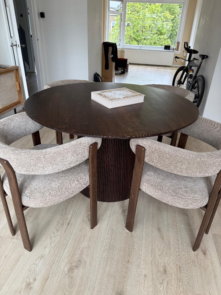 Eetkamerstoelen 4x Gestoffeerd&Hout Walnoot Chenille Beige, Japandi, Overige kleuren, Ophalen of Verzenden, Zo goed als nieuw