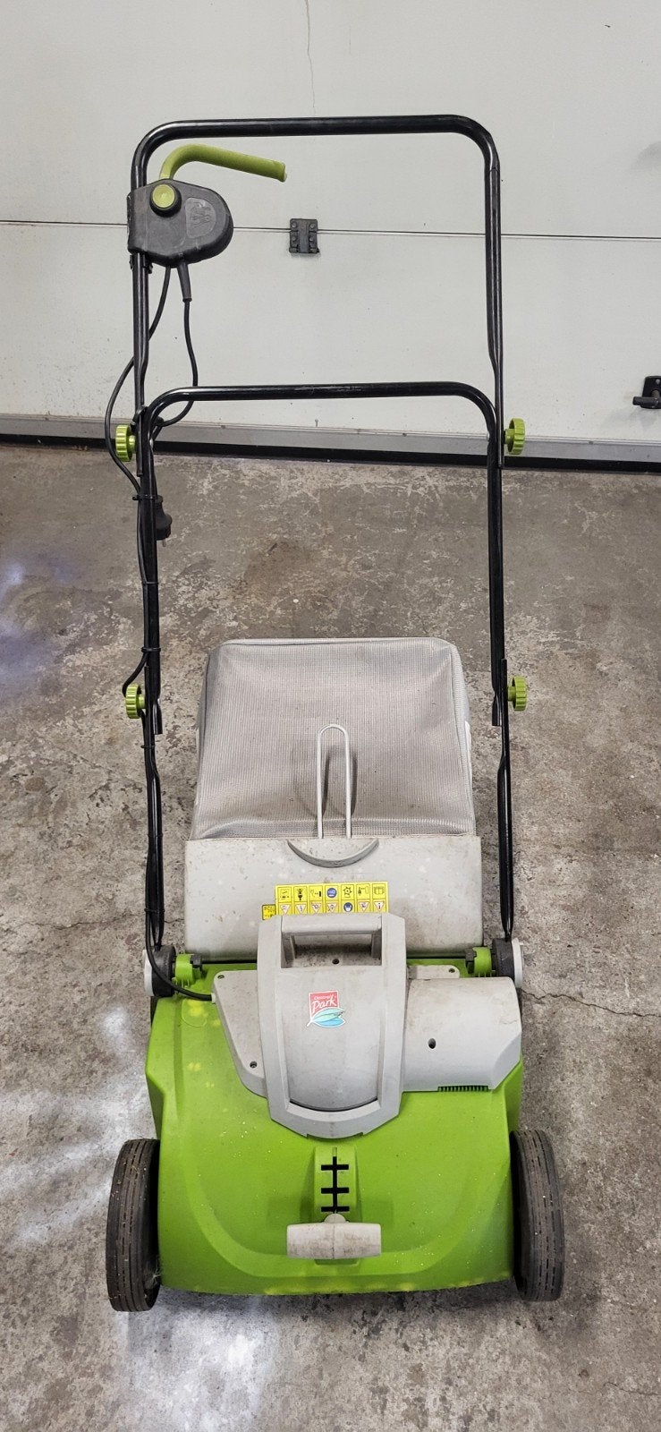 Central Park 2-in-1 Verticuteerder en Ontmosser 1300W, Tuin en Terras, Verticuteermachines, Ophalen, Gebruikt, Elektrisch, Central Park