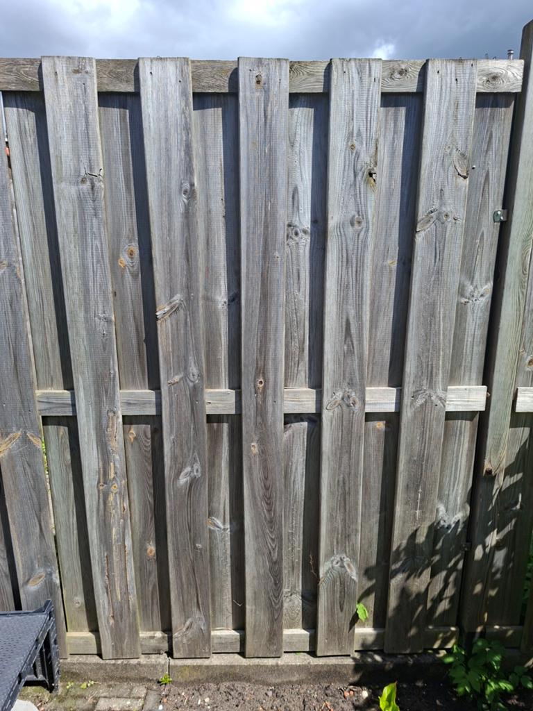8 schuttingdelen + poortdeur, Ophalen, Minder dan 3 meter, Hout, 1 tot 2 meter