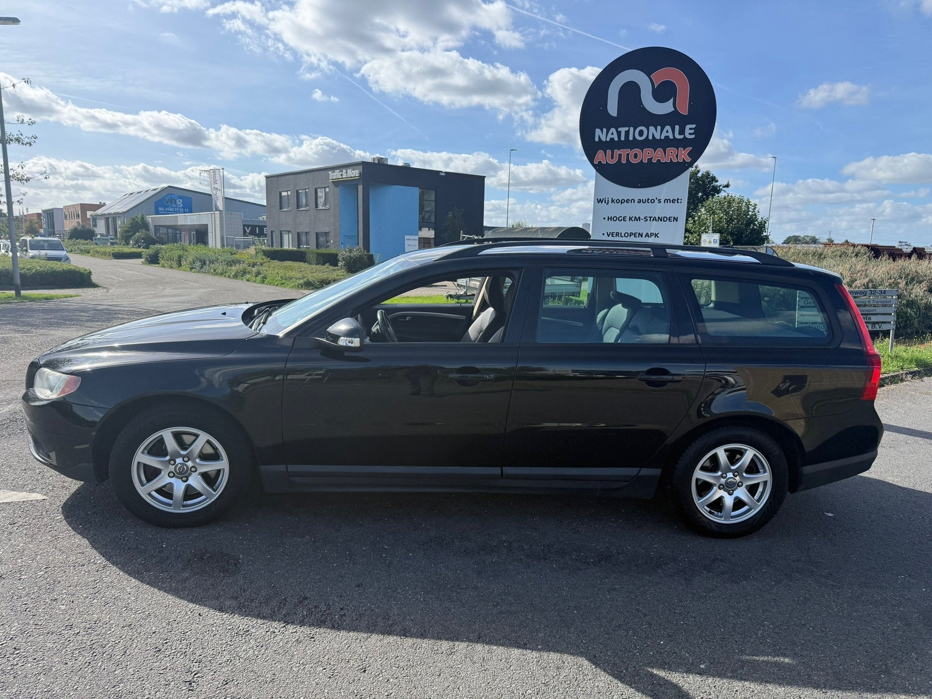 Volvo V70 2008 * 2.4 D5 Momentum * AUTOMAAT * APK, Auto's, Gebruikt, 2000 kg, Zwart, Diesel