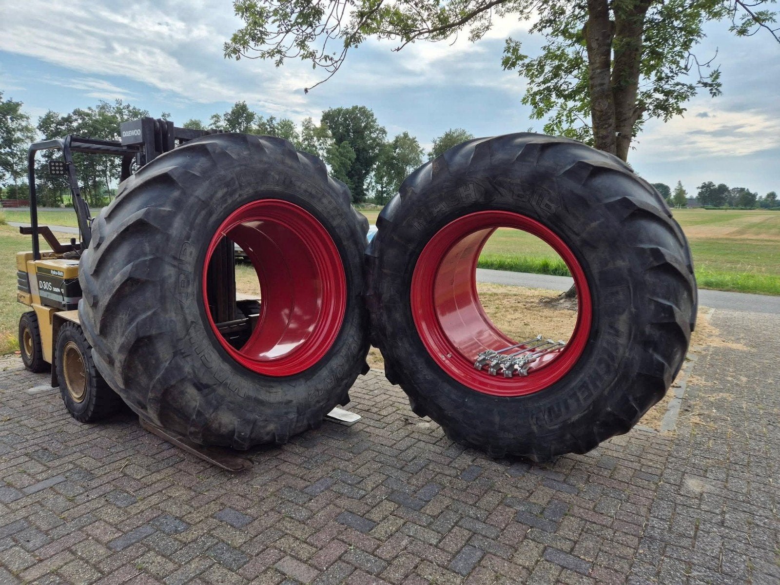 Dubbellucht Michelin 710/70r42, Zakelijke goederen, Ophalen