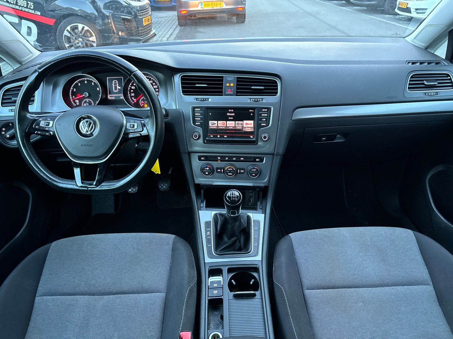 Volkswagen Golf 1.2 TSI Connected Series / 112 DKM / DEALER, Auto's, Voorwielaandrijving, Dealer onderhouden, Stof, Gebruikt