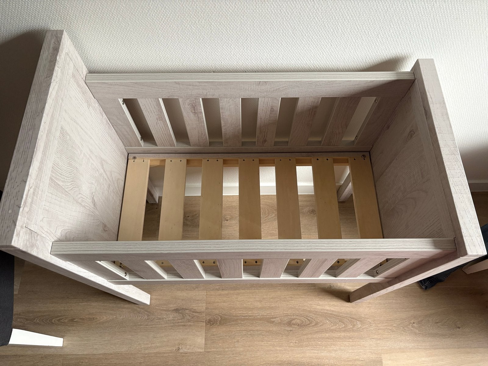 Mooi houten wiegje voor baby, Kinderen en Baby's, Babywiegjes en Ledikanten, Ophalen, Zo goed als nieuw, Wieg