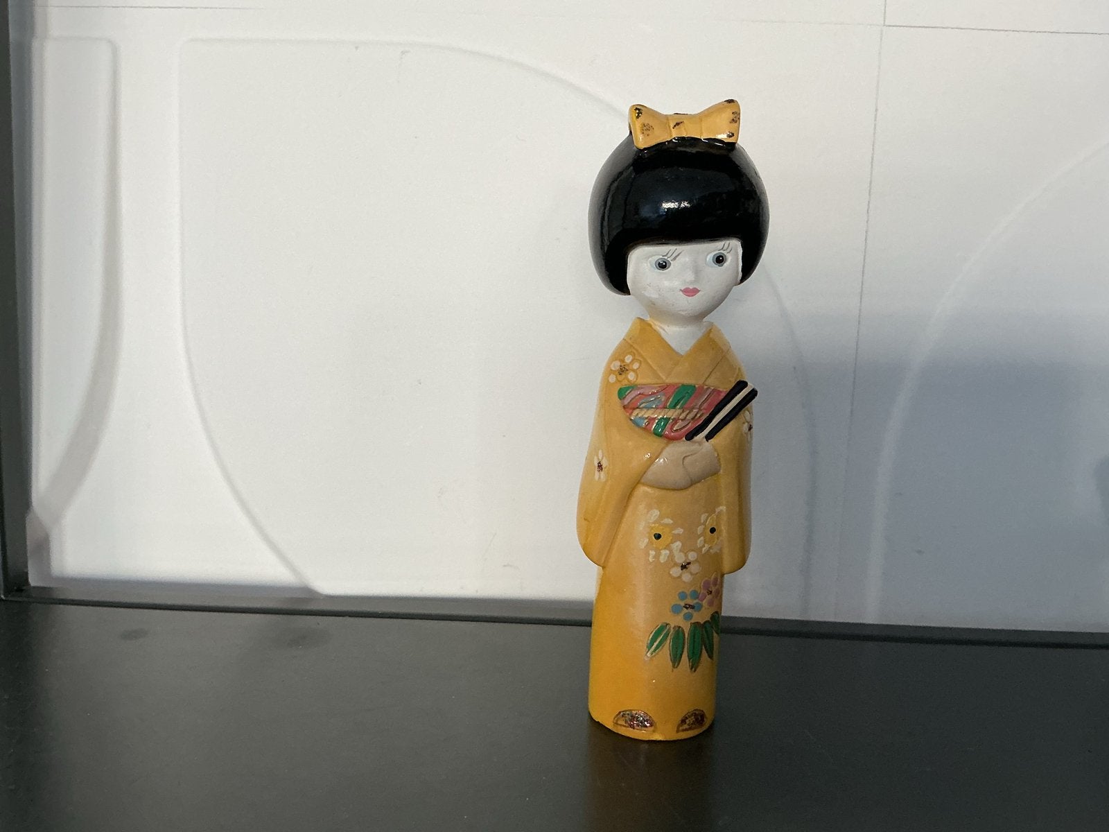 Vintage Japanse Kokeshi Pop - Geel Kimono Design, Verzamelen, Poppen, Ophalen of Verzenden, Gebruikt, Pop