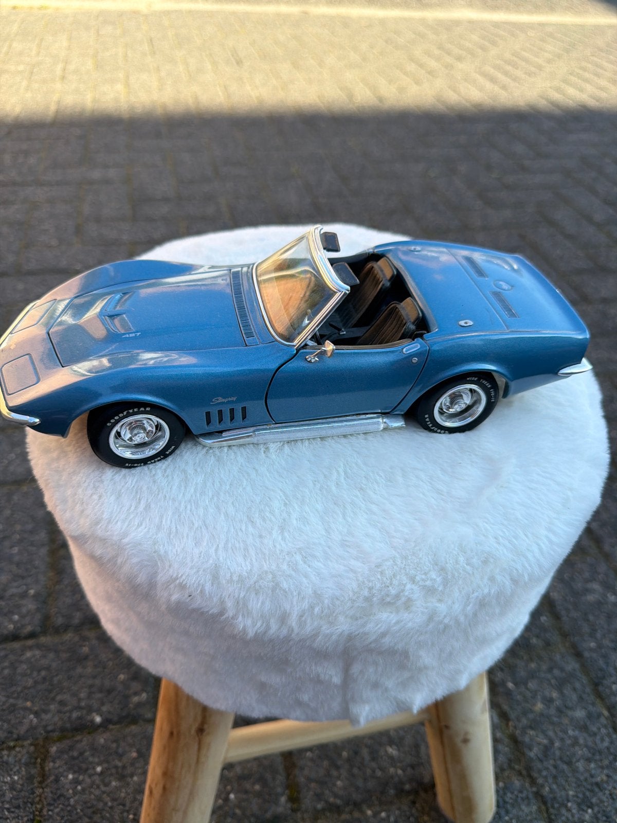 Revell '69 Corvette Stingray 1/18 Diecast Modelauto, Ophalen of Verzenden, Zo goed als nieuw, Auto, Revell