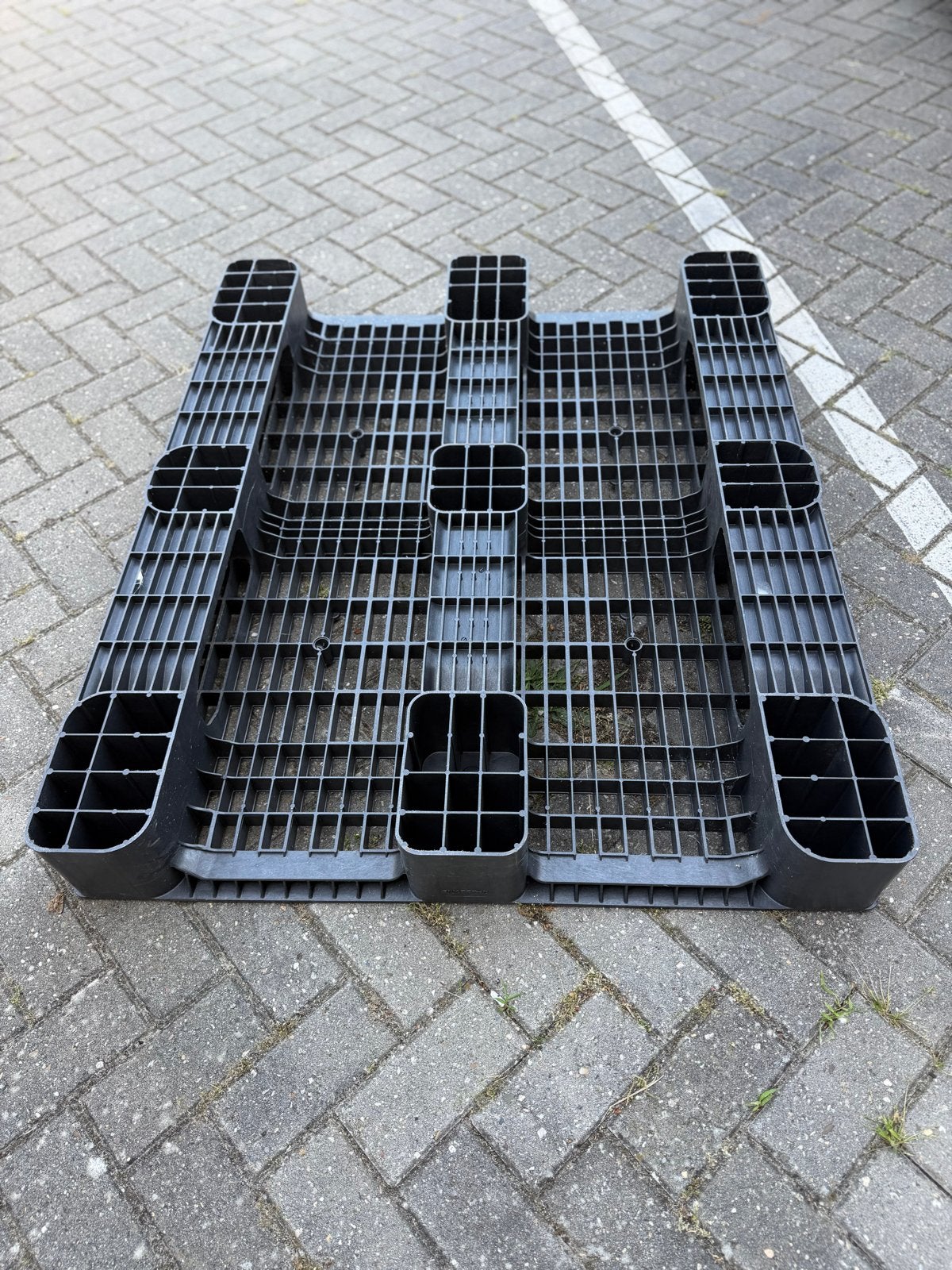 Stevige kunststof pallet - Gebruikt, Doe-het-zelf en Verbouw, Kratten en Dozen, Ophalen, Gebruikt, 100 cm of meer, 60 cm of meer
