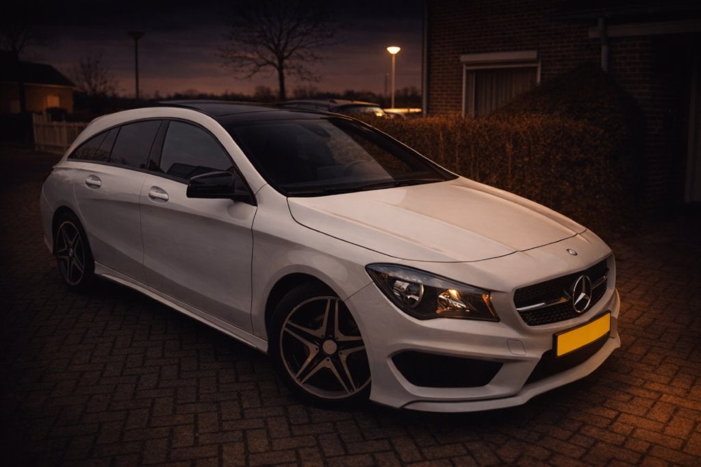 Mercedes-Benz CLA 1.6 Cla180 90KW Sh.br. 7G-DCT 2015 Wit, Auto's, Mercedes-Benz, CLA, 730 kg, 4 cilinders, Alcantara