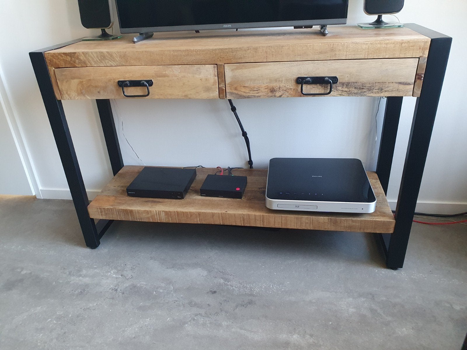 Sidetable tv meubel mangohout zwart metaal, 100 tot 150 cm, Zo goed als nieuw, Modern, Ophalen