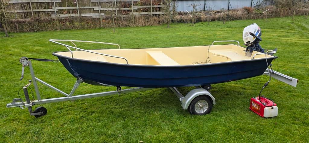 Tour/visboot met 5 PK Honda buitenboordmotor en trailer, Ophalen