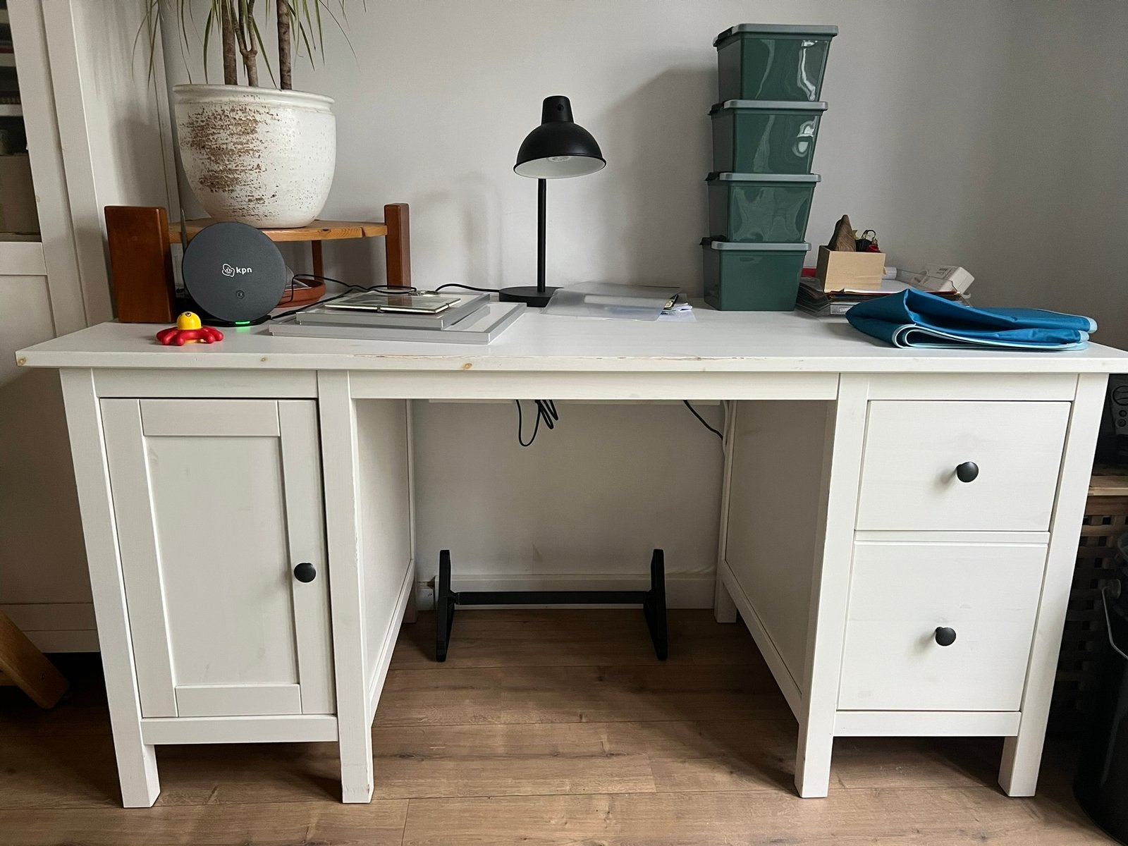 Wit houten Hemnes bureau van Ikea.., Huis en Inrichting, Ophalen, Gebruikt, 155 cm, Scandinavisch