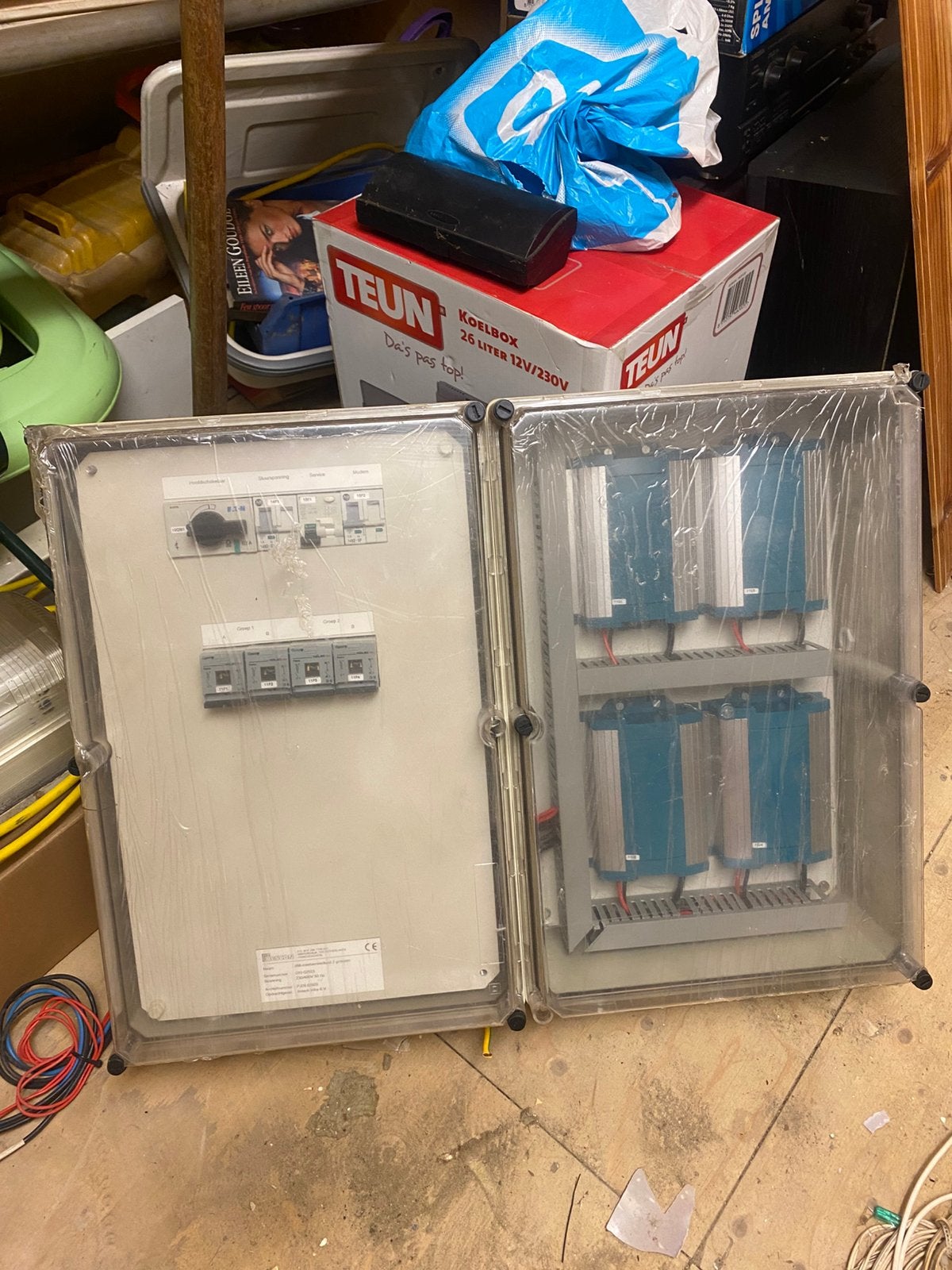 2 groepenkast + 4 omvormers, Doe-het-zelf en Verbouw, Elektra en Kabels, Ophalen, Zo goed als nieuw, Groepenkast