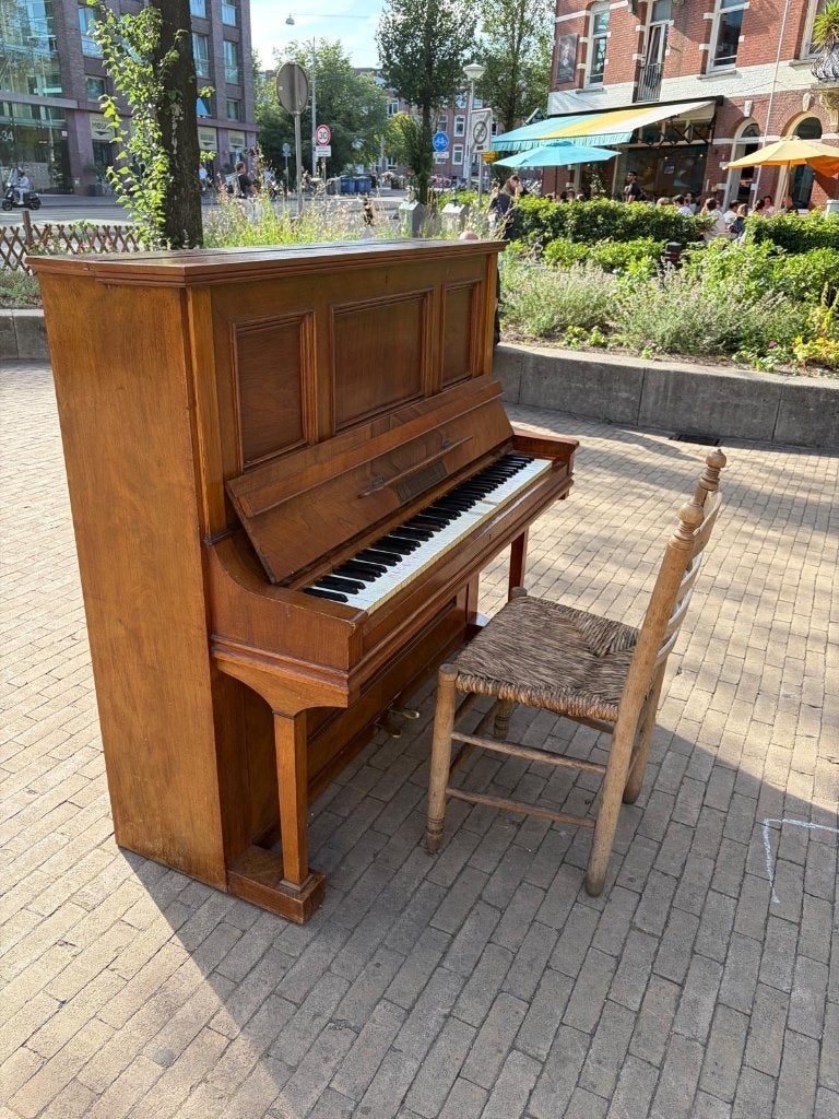 Piano - gratis ophalen voordat het gaat regenen!, Muziek en Instrumenten, Piano's, Ophalen, Gebruikt, Bruin