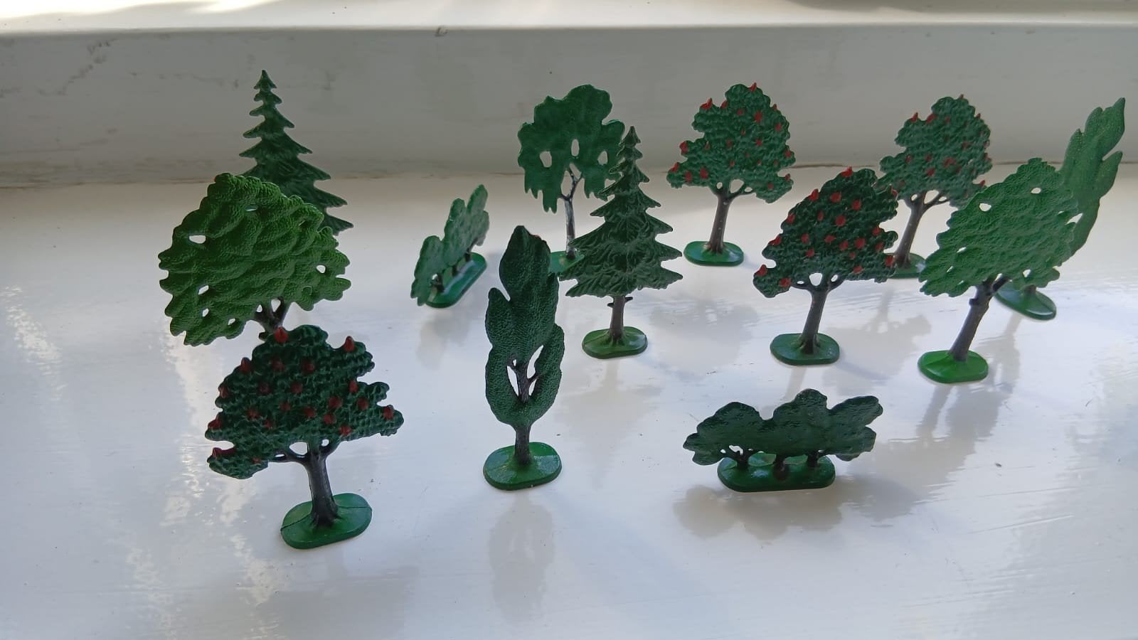 Vintage modelboom 13x britains/dinky, Overige typen, Ophalen of Verzenden, Zo goed als nieuw, Compleet