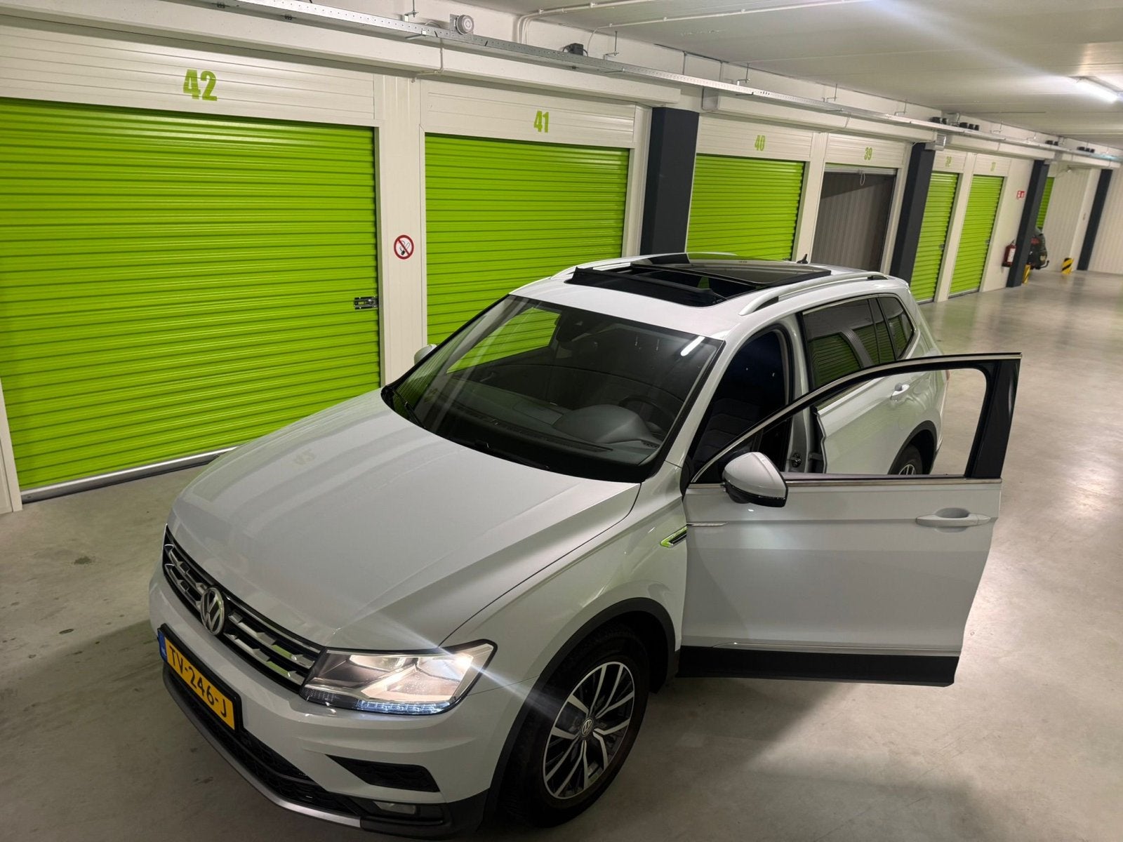 Volkswagen Tiguan Allspace | Private Lease, 1800 kg, 4 cilinders, 7 stoelen, Wit