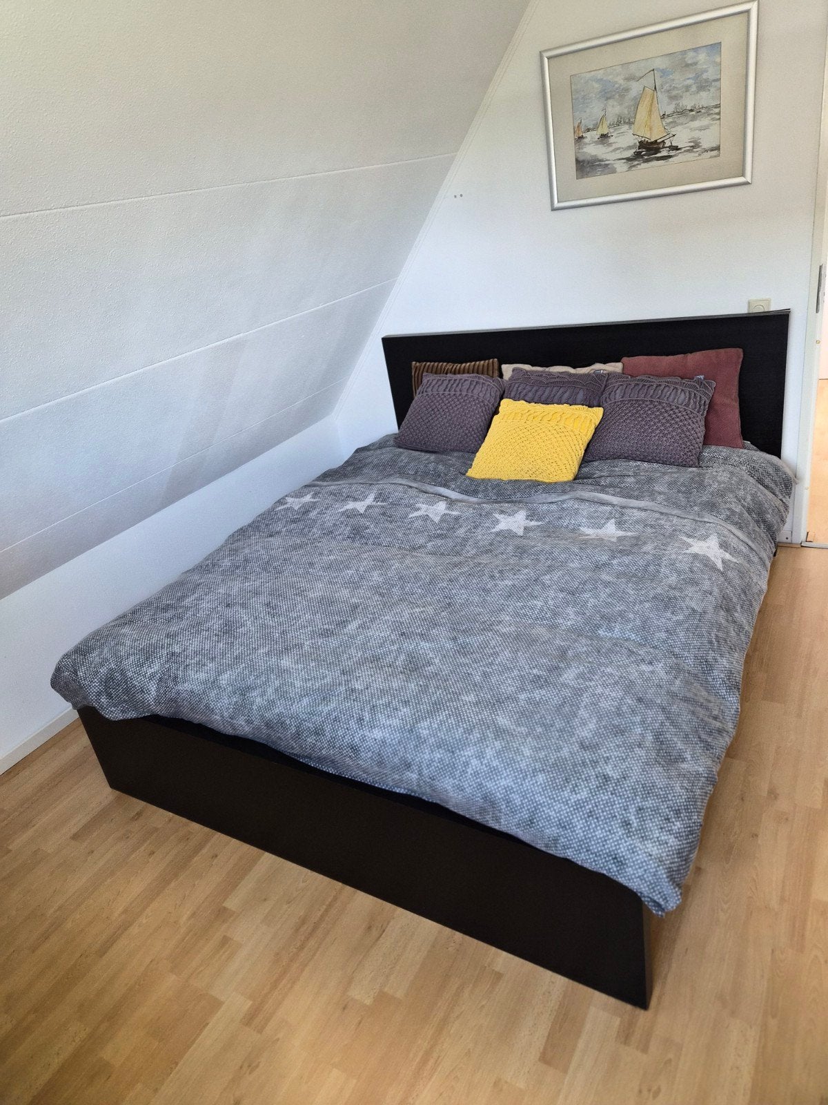 Tweepersoonsbed met hoofdbord, Huis en Inrichting, Slaapkamer | Bedden, Ophalen, Zwart, Tweepersoons, Zo goed als nieuw