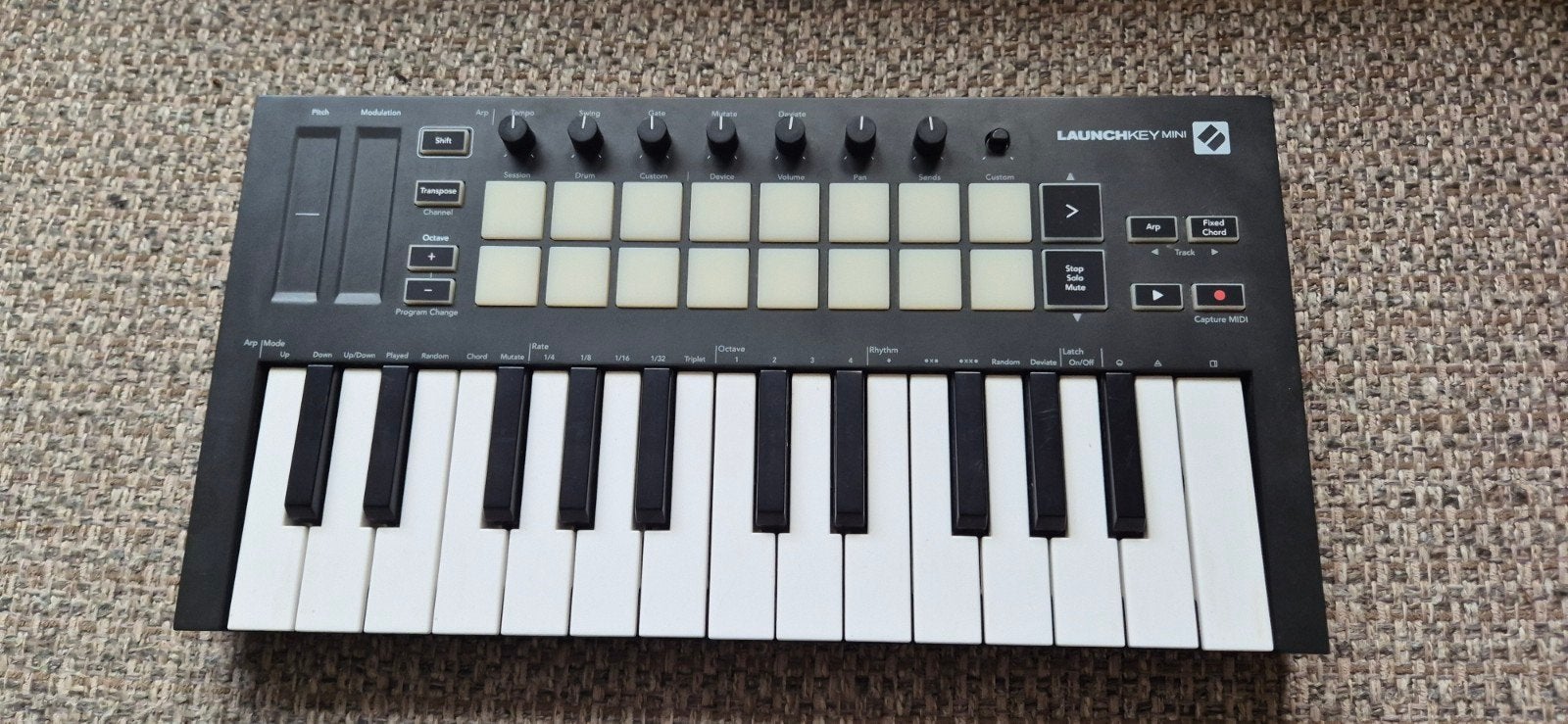 Novation Launchkey Mini Mk3 - Midi Keyboard, Muziek en Instrumenten, Ophalen of Verzenden