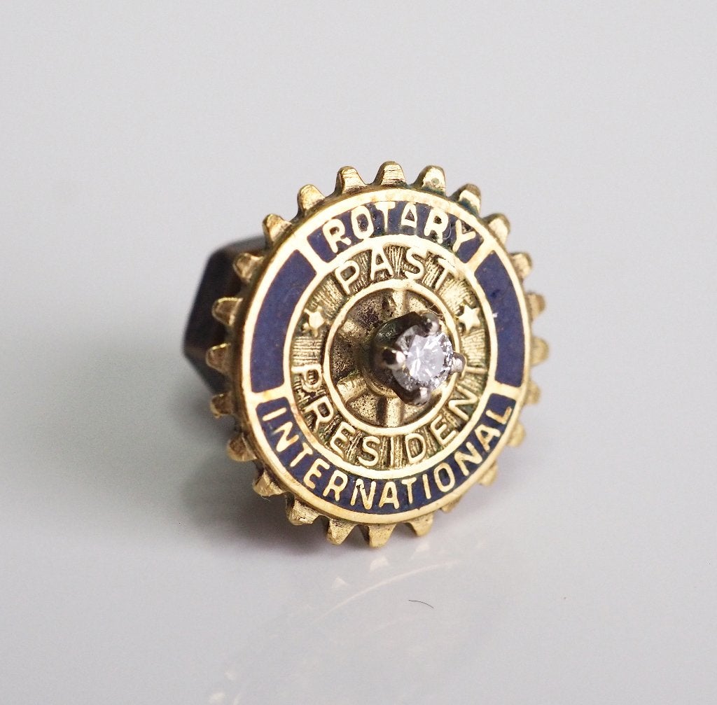 18  krt gouden Rotary pin met diamant en emaille, Gebruikt, ., Minder dan 4 cm, Ophalen of Verzenden