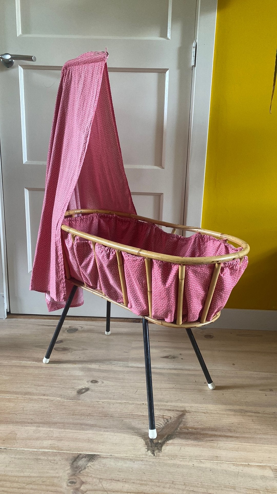 vintage rotan poppenwiegje, Ophalen, Gebruikt, Overige typen