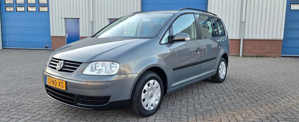 Volkswagen Touran 1.6 Trendline Apk Cruise N.A.P Clima Navi, Auto's, Stof, Origineel Nederlands, 75 €/maand, Handgeschakeld