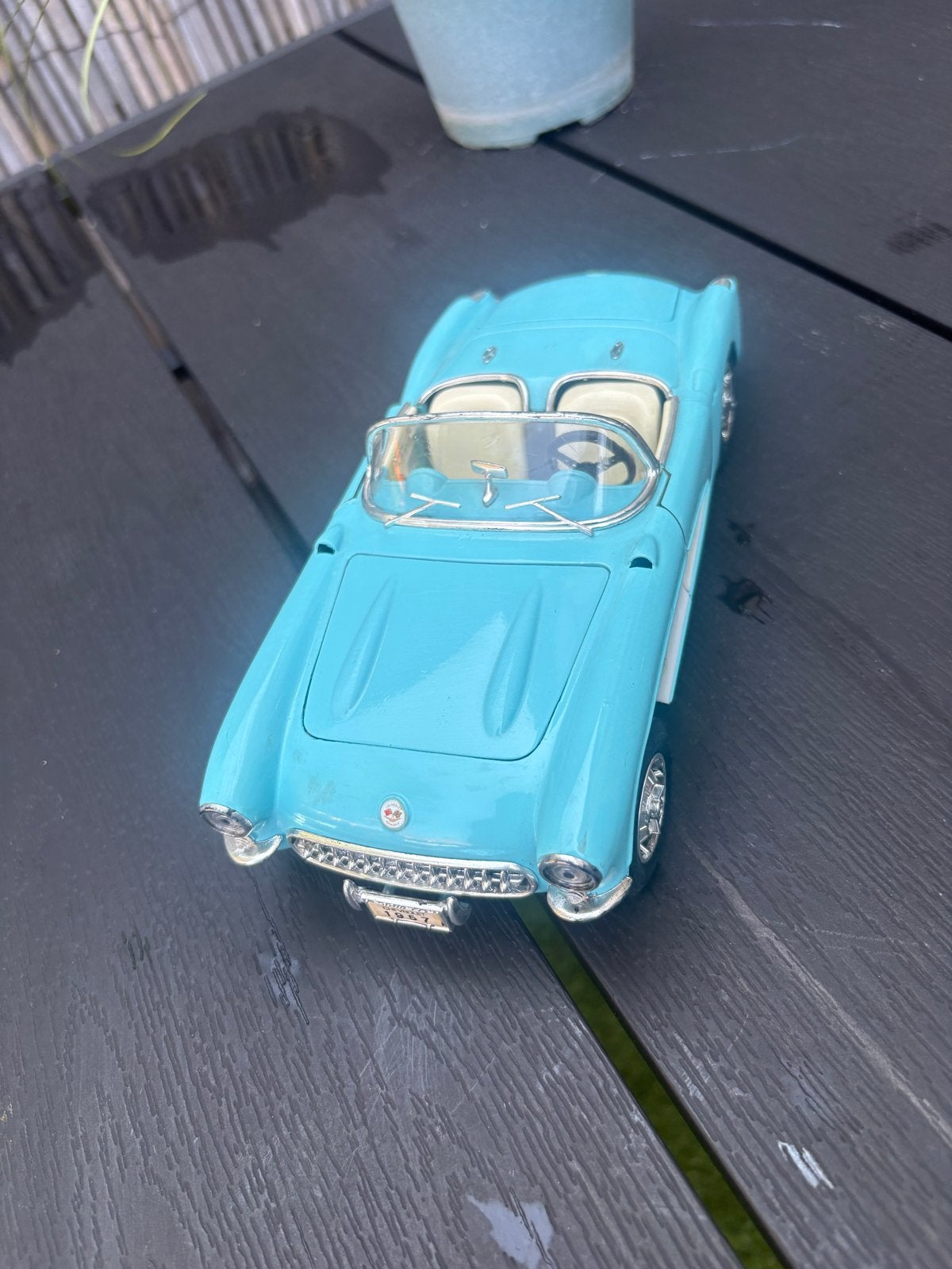Chevrolet Corvette C1 1957 schaalmodel Road Tough, Ophalen of Verzenden, Zo goed als nieuw