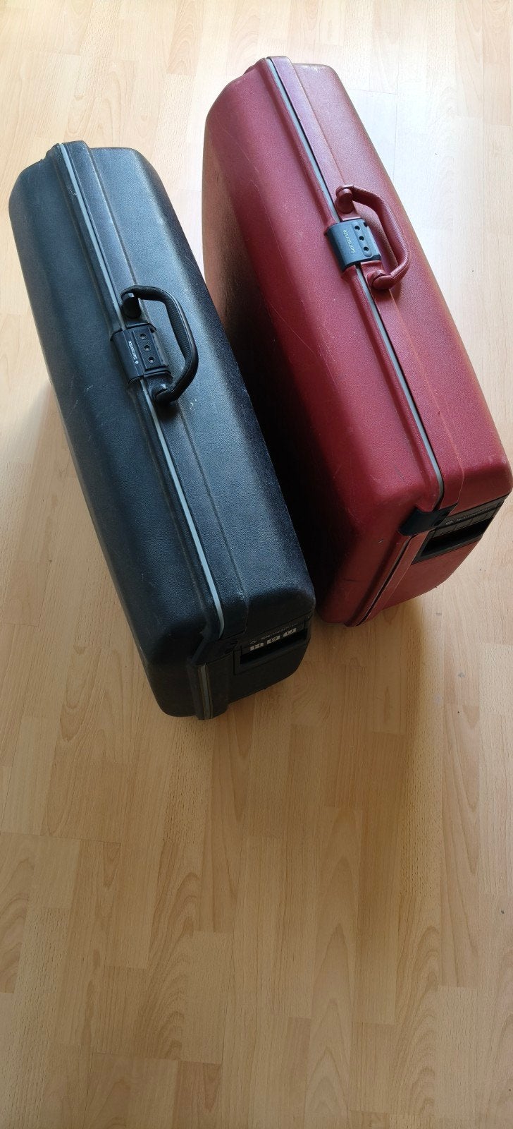 Samsonite koffers - set van 2 (zwart en rood), Gebruikt, Hard kunststof, 70 cm of meer, 55 cm of meer