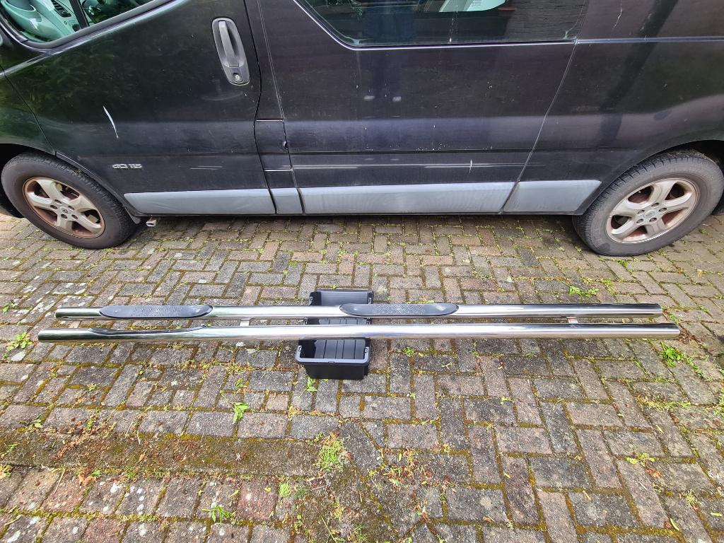 Sidebars, treeplank Renault Trafic, Ophalen