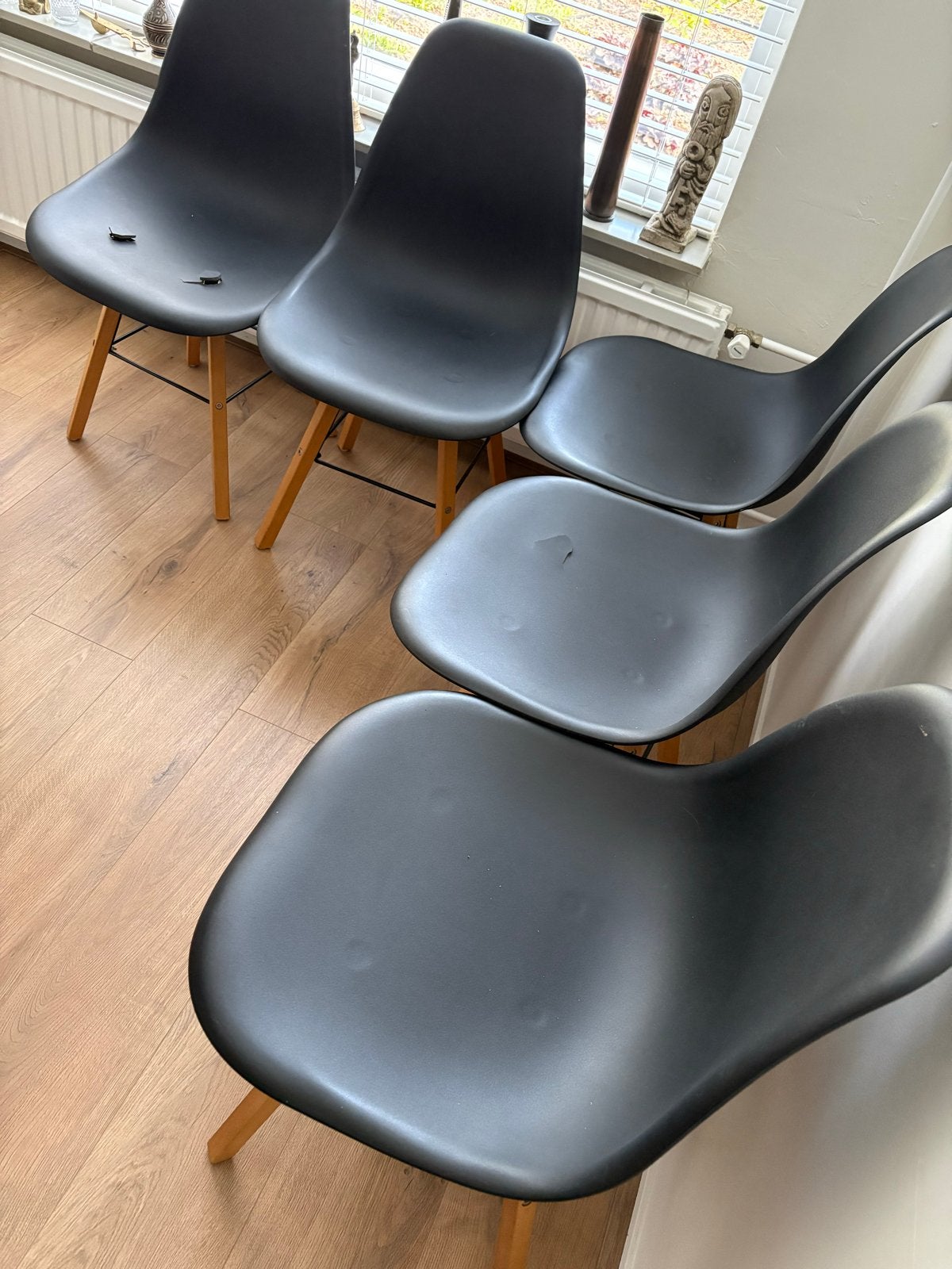 5 zwarte stoelen, 2 defect, gratis af te halen, Huis en Inrichting, Ophalen, Kunststof, Gebruikt, Zwart