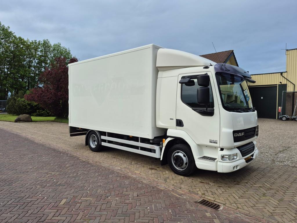 Daf lf 45 super nette staat !! 180pk handgeschakeld C1, Auto's, Euro 5, Achterwielaandrijving, Zwart, Wit